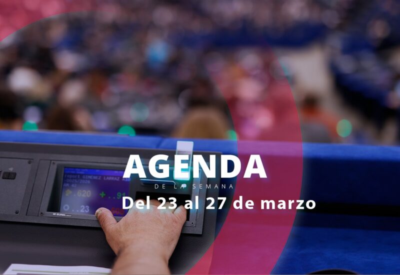 Mano sobre un dispositivo de control en un evento