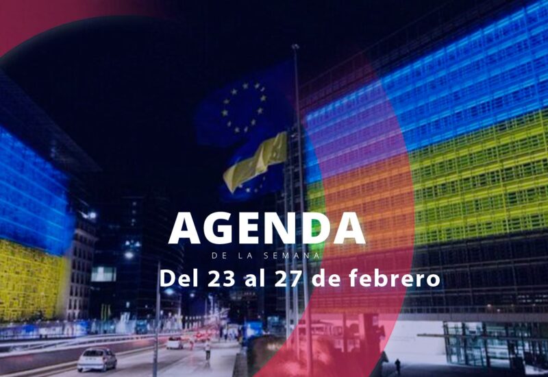 Edificio iluminado con colores de la bandera de Ucrania y la Uni&oacute;n Europea