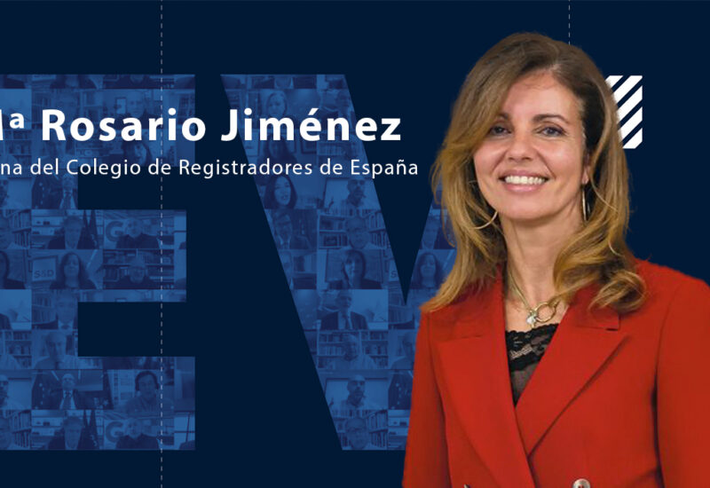 M&ordf; Rosario Jim&eacute;nez, decana del Colegio de Registradores de Espa&ntilde;a, sonriendo.