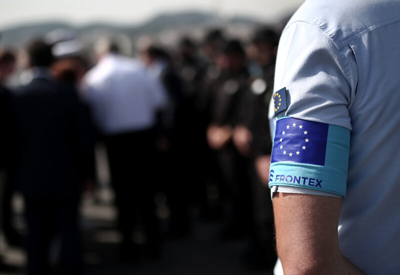 Uniforme de Frontex con insignia de la Uni&oacute;n Europea